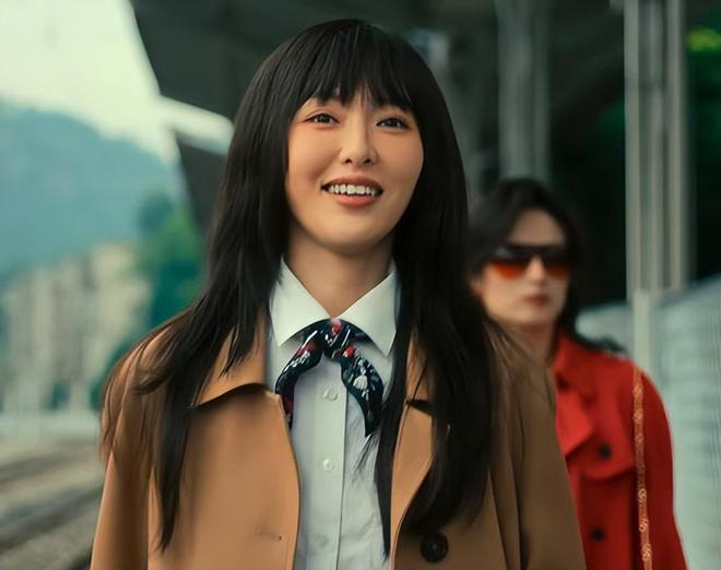 _《人之初》中满腹赘肉的“陪酒女”引争议，殊不知这是导演的高明_《人之初》中满腹赘肉的“陪酒女”引争议，殊不知这是导演的高明