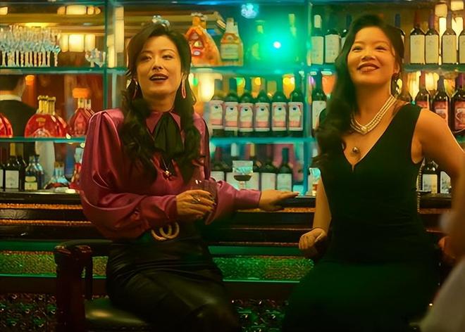 《人之初》中满腹赘肉的“陪酒女”引争议，殊不知这是导演的高明_《人之初》中满腹赘肉的“陪酒女”引争议，殊不知这是导演的高明_