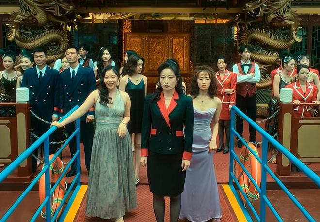 《人之初》中满腹赘肉的“陪酒女”引争议，殊不知这是导演的高明_《人之初》中满腹赘肉的“陪酒女”引争议，殊不知这是导演的高明_