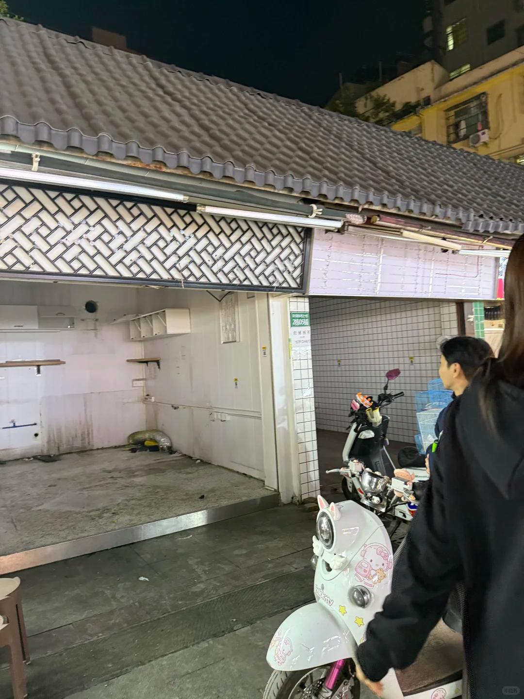 被挂上热搜“广州某甜品店最恶俗一幕”，炸出爱玩烂梗的低智群体__被挂上热搜“广州某甜品店最恶俗一幕”，炸出爱玩烂梗的低智群体