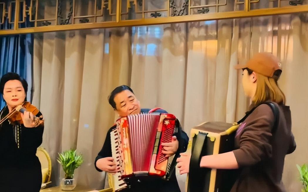 郭德纲说姜昆_郭德纲谈姜昆_