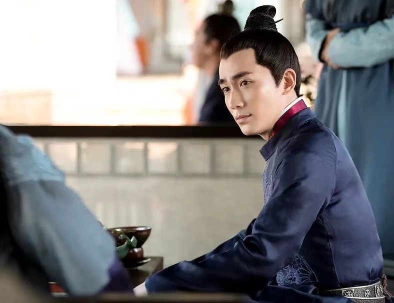 朱一龙整容了吗__金城武近照身形发福