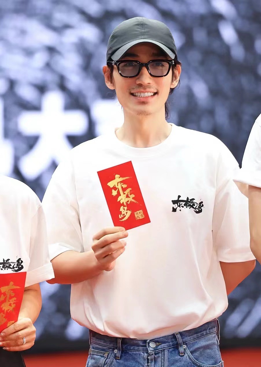 金城武近照身形发福_朱一龙整容了吗_