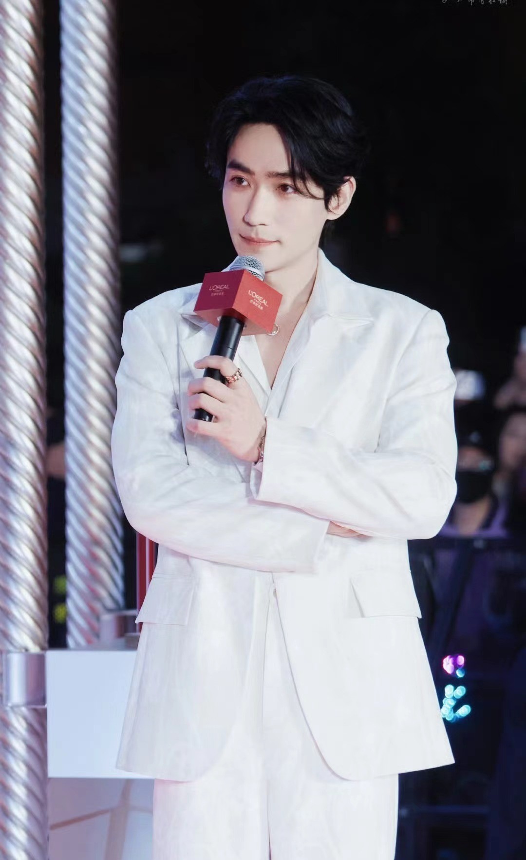 金城武近照身形发福__朱一龙整容了吗