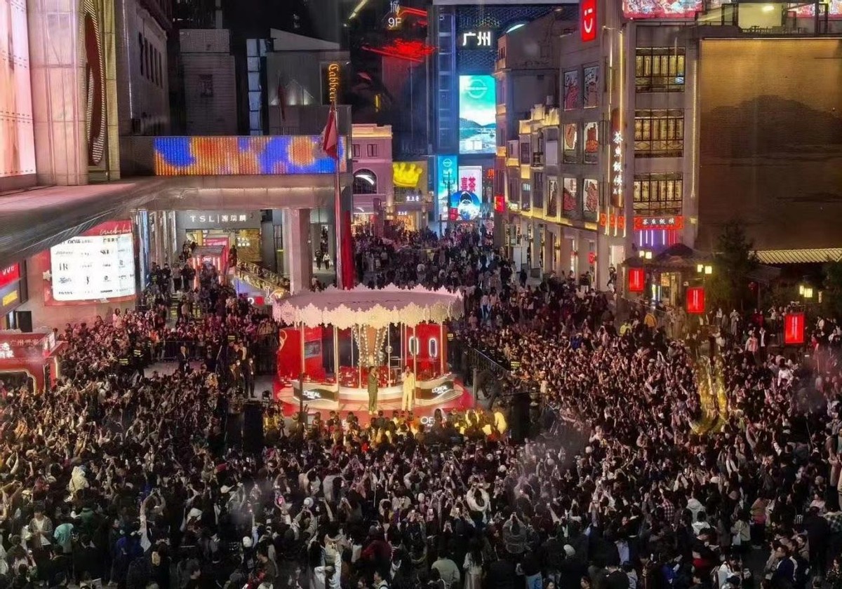 朱一龙整容了吗__金城武近照身形发福