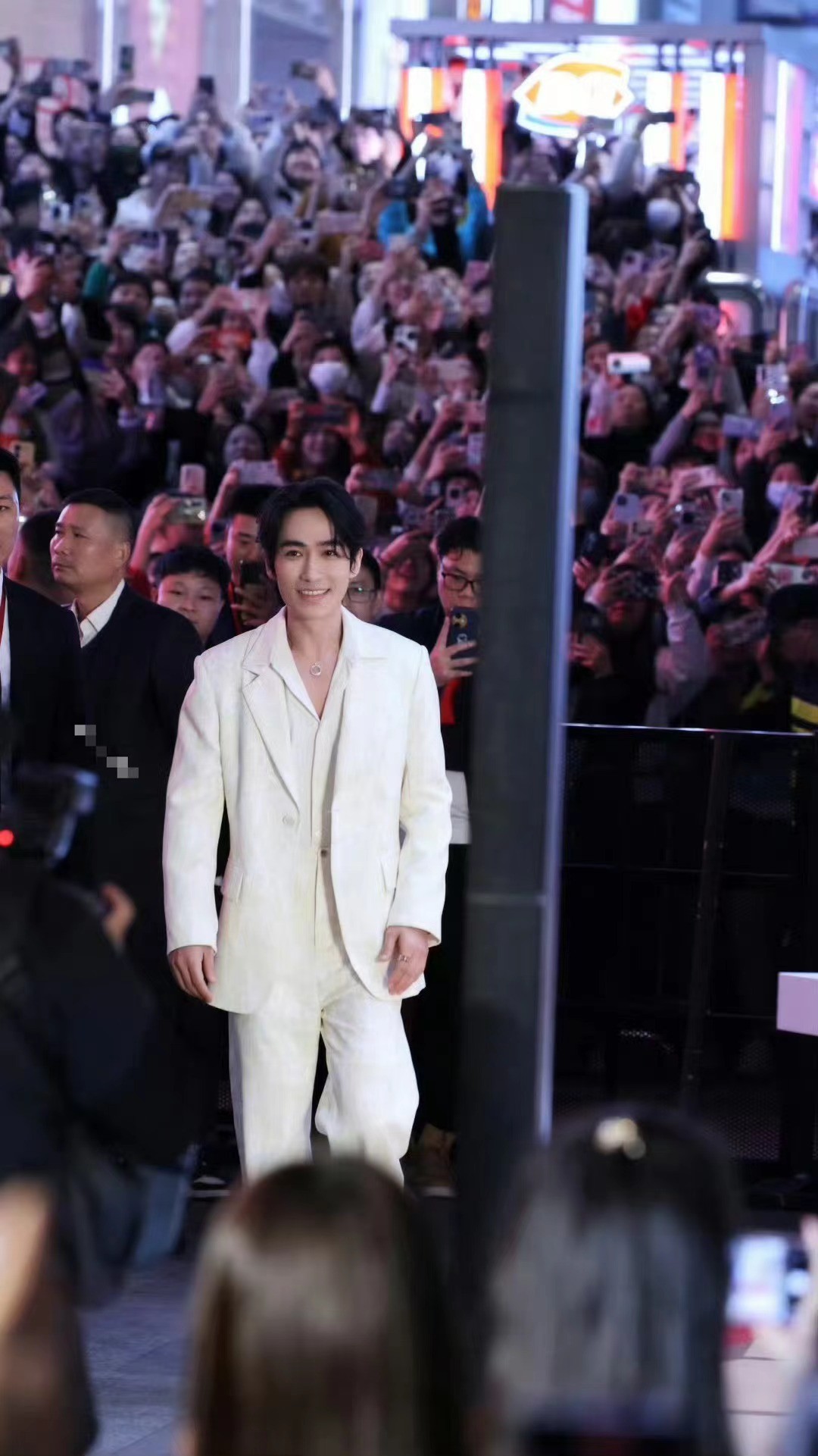 金城武近照身形发福_朱一龙整容了吗_