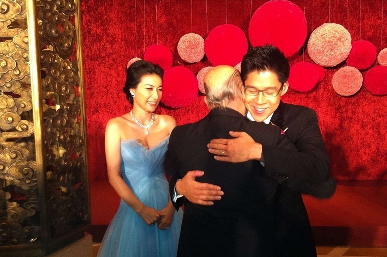 娶妻旺三代！44岁郭晶晶再次官宣喜讯，让霍震霆和香港豪门沉默了_娶妻旺三代！44岁郭晶晶再次官宣喜讯，让霍震霆和香港豪门沉默了_