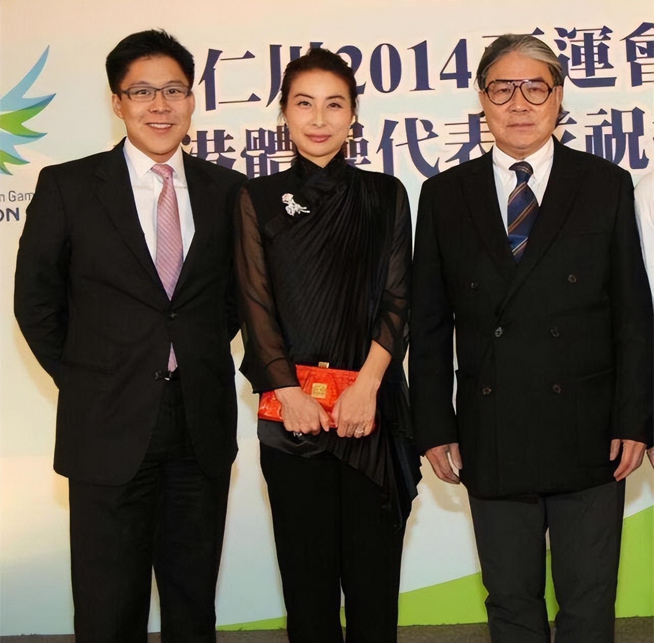 娶妻旺三代！44岁郭晶晶再次官宣喜讯，让霍震霆和香港豪门沉默了__娶妻旺三代！44岁郭晶晶再次官宣喜讯，让霍震霆和香港豪门沉默了