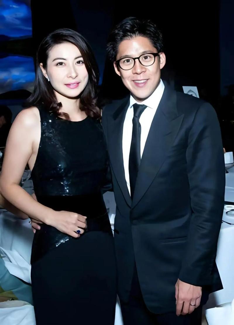 _娶妻旺三代！44岁郭晶晶再次官宣喜讯，让霍震霆和香港豪门沉默了_娶妻旺三代！44岁郭晶晶再次官宣喜讯，让霍震霆和香港豪门沉默了