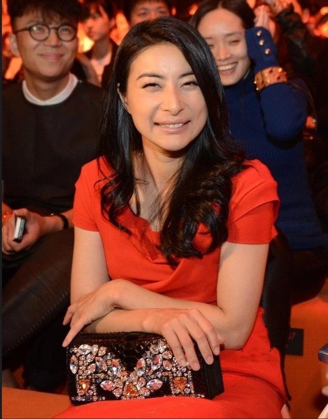 娶妻旺三代！44岁郭晶晶再次官宣喜讯，让霍震霆和香港豪门沉默了_娶妻旺三代！44岁郭晶晶再次官宣喜讯，让霍震霆和香港豪门沉默了_