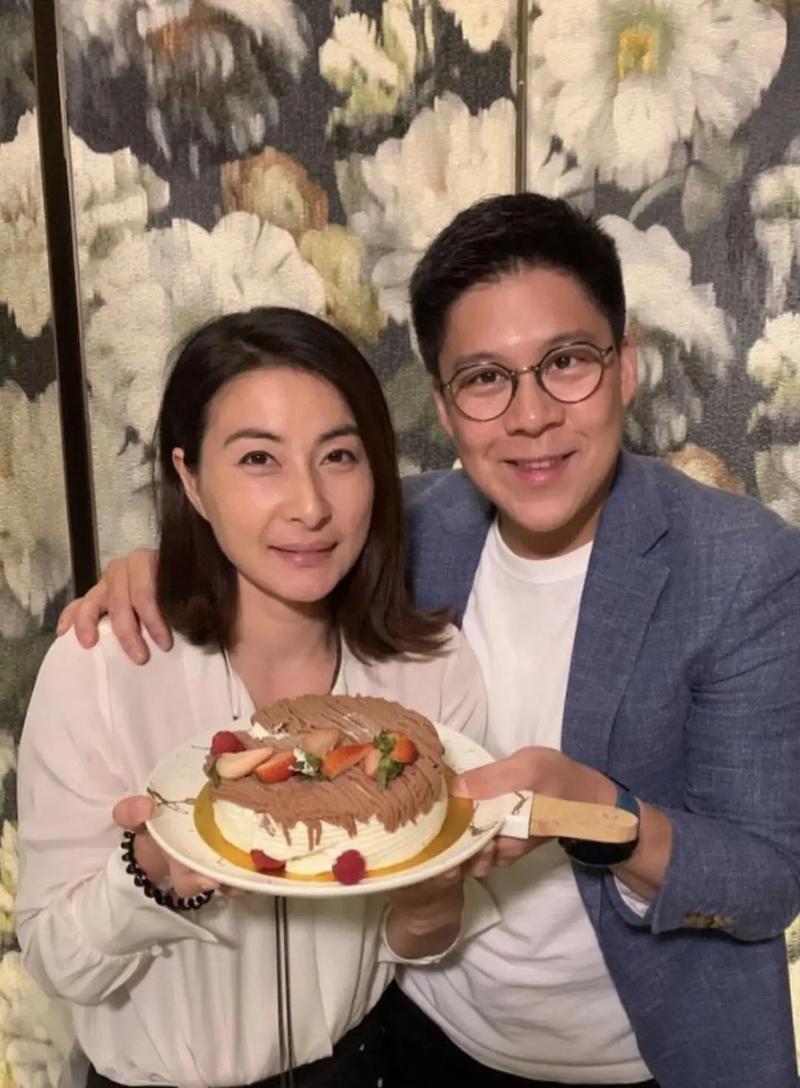 娶妻旺三代！44岁郭晶晶再次官宣喜讯，让霍震霆和香港豪门沉默了_娶妻旺三代！44岁郭晶晶再次官宣喜讯，让霍震霆和香港豪门沉默了_