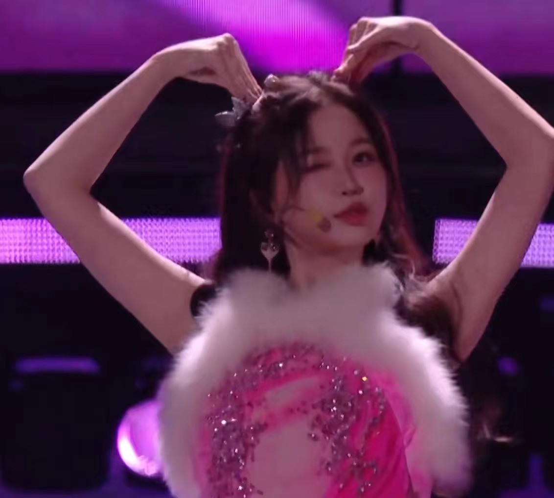 _杨幂2015参加那个跨年晚会_孟子义杨幂