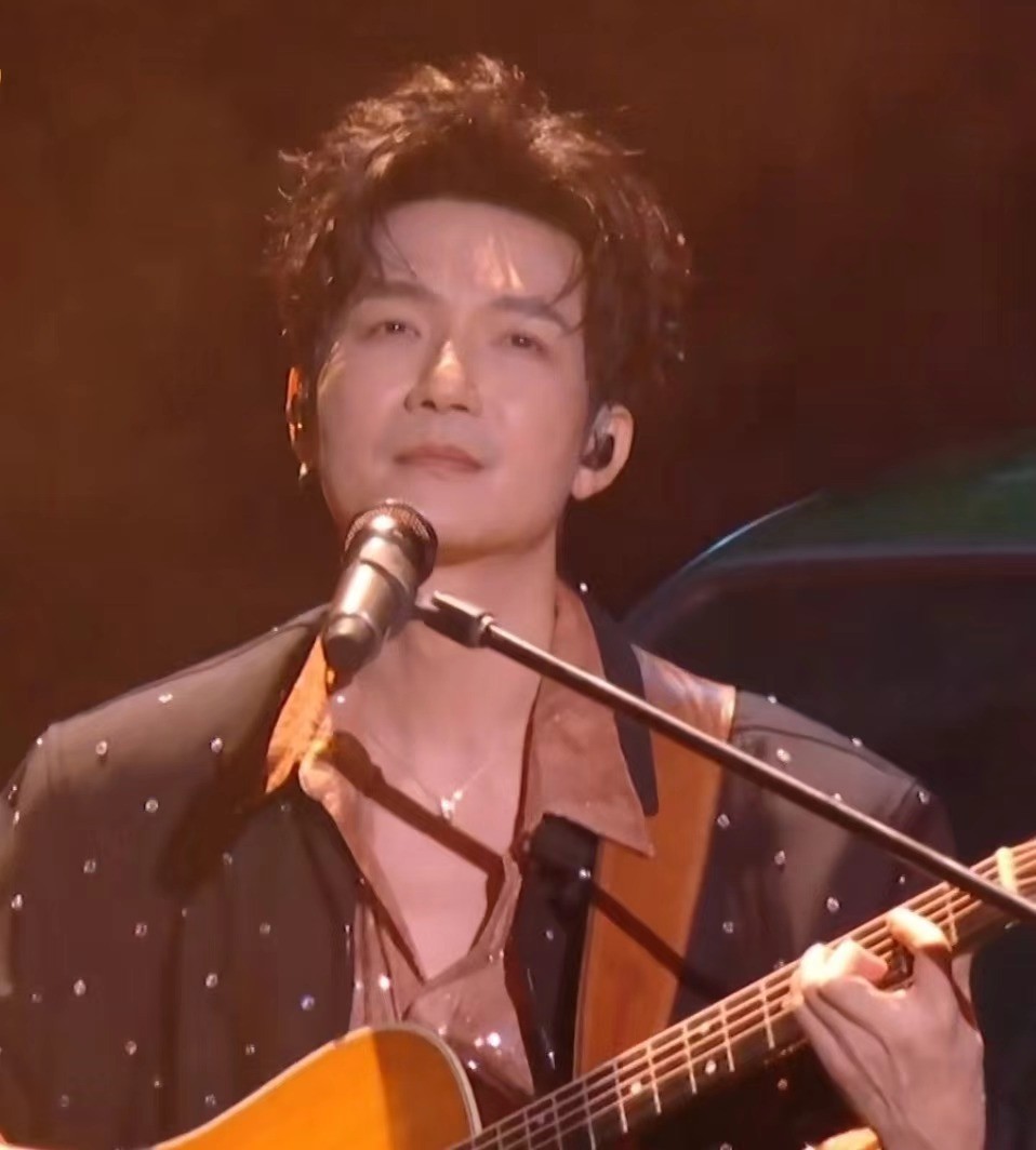 _杨幂2015参加那个跨年晚会_孟子义杨幂