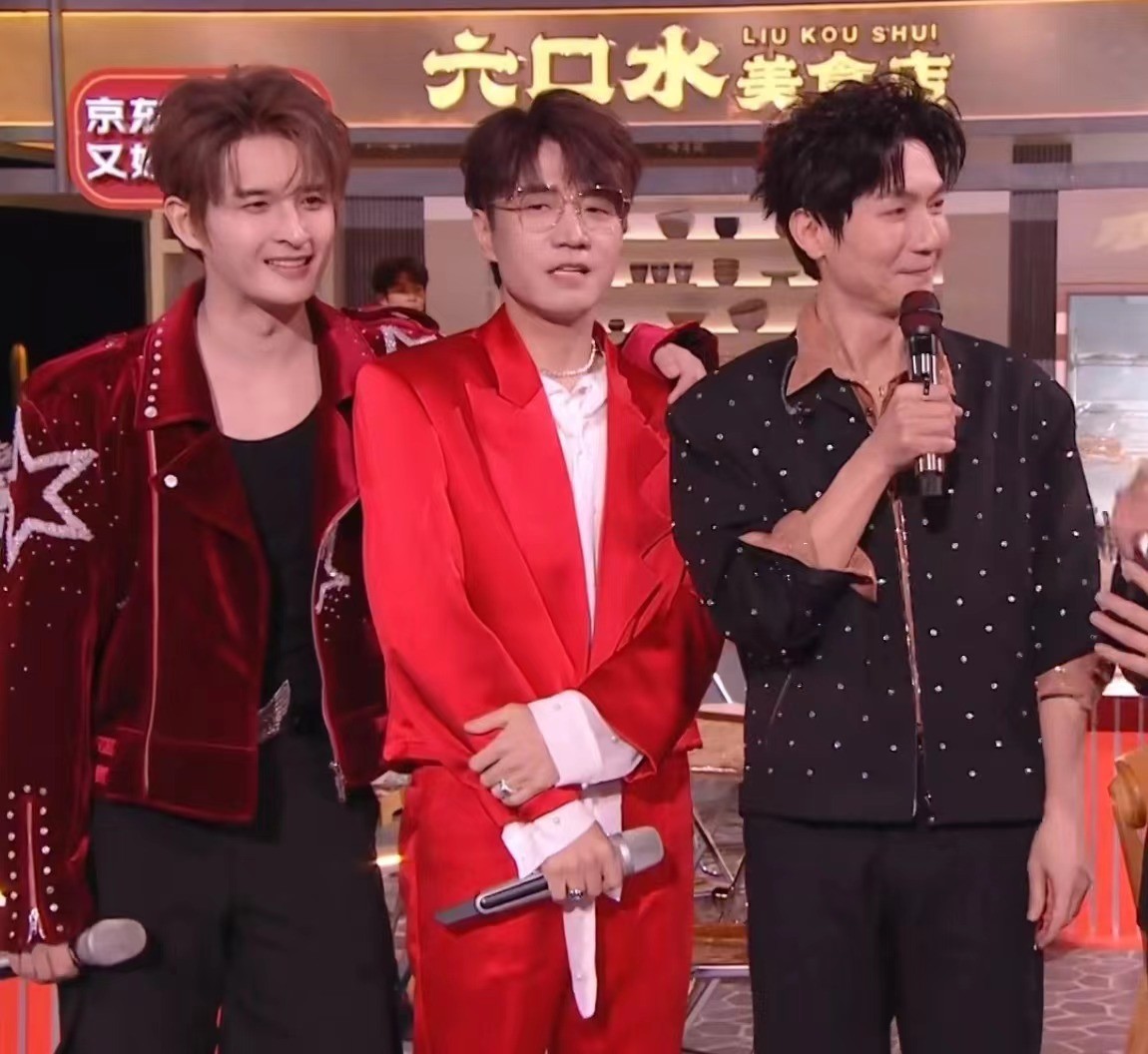 杨幂2015参加那个跨年晚会_孟子义杨幂_