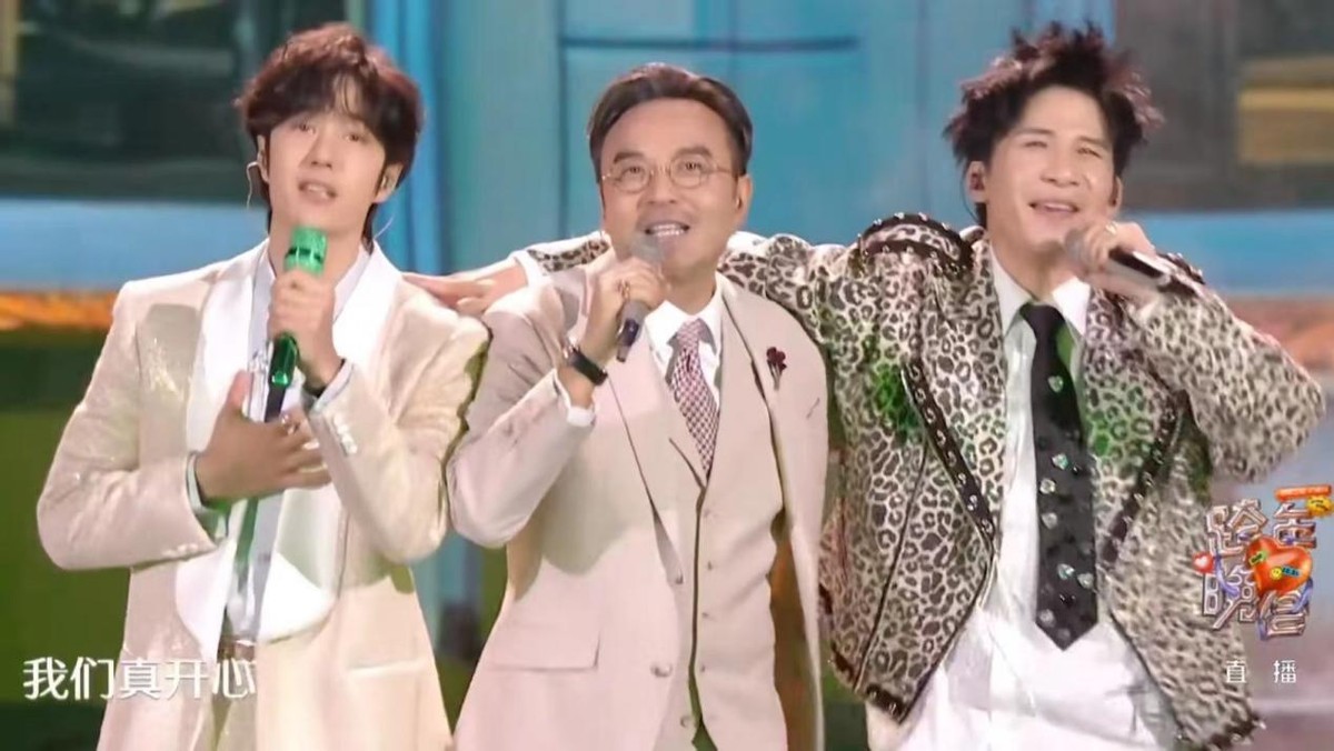 杨幂2015参加那个跨年晚会__孟子义杨幂