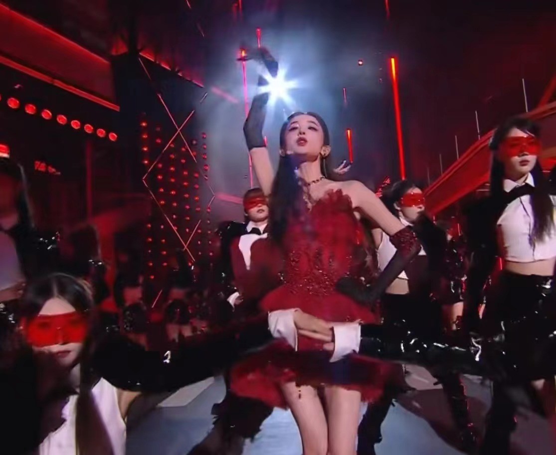 杨幂2015参加那个跨年晚会_孟子义杨幂_