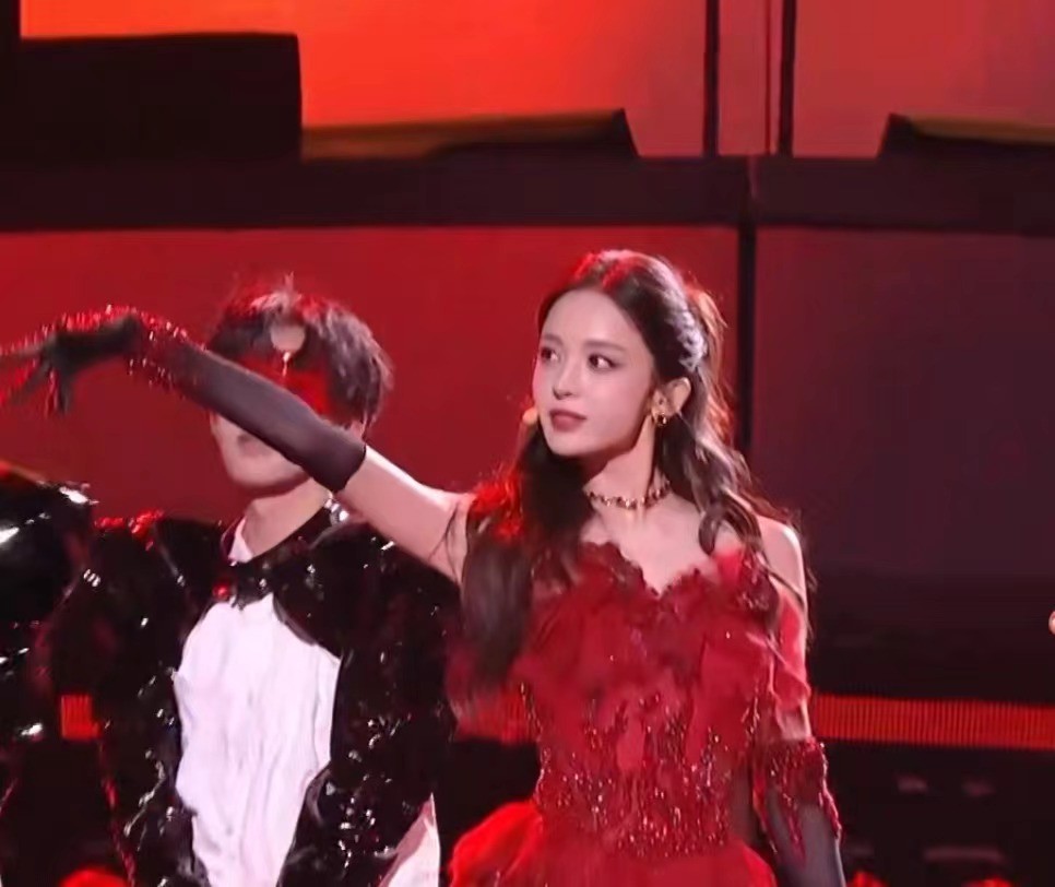 杨幂2015参加那个跨年晚会__孟子义杨幂