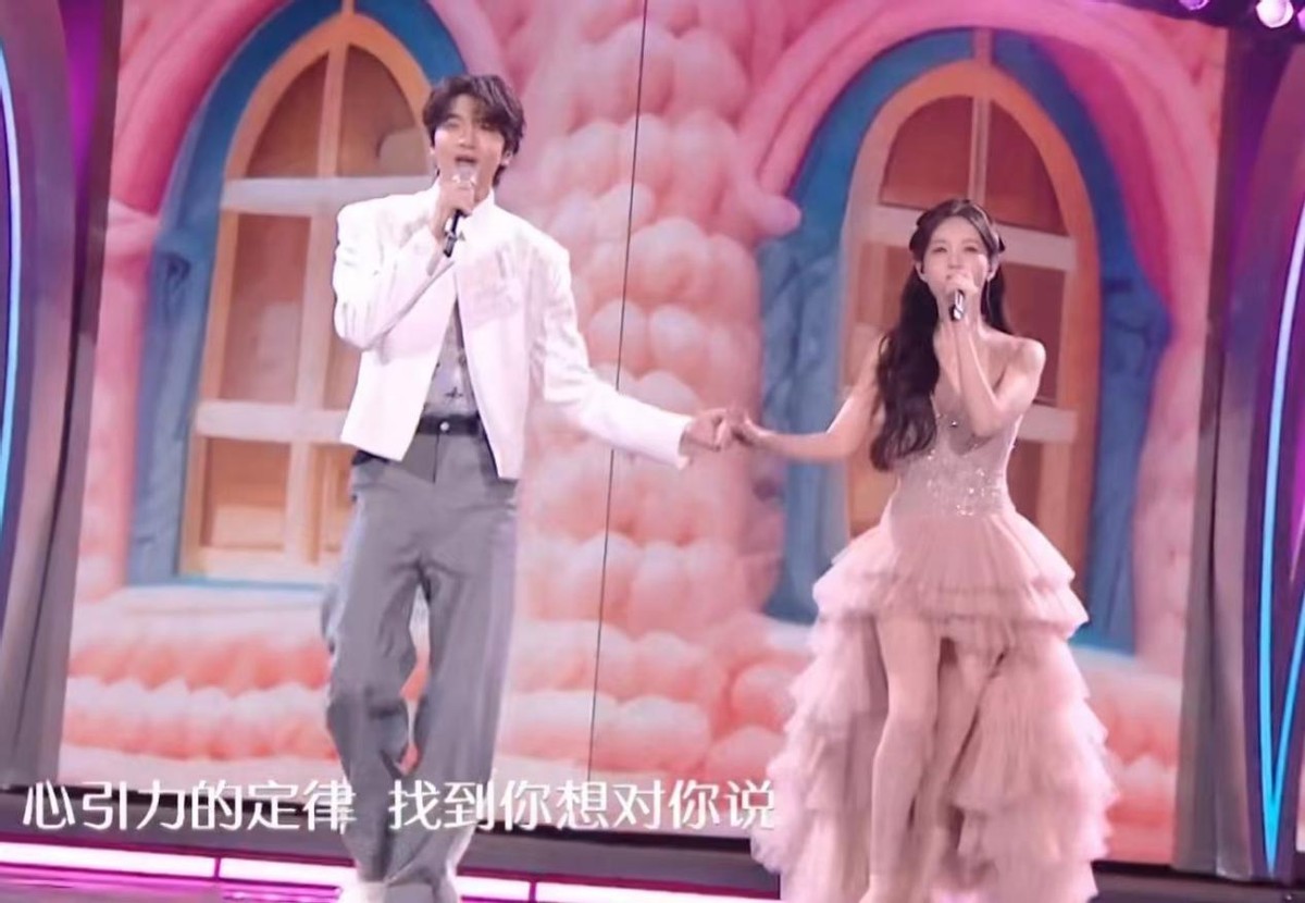 杨幂2015参加那个跨年晚会__孟子义杨幂