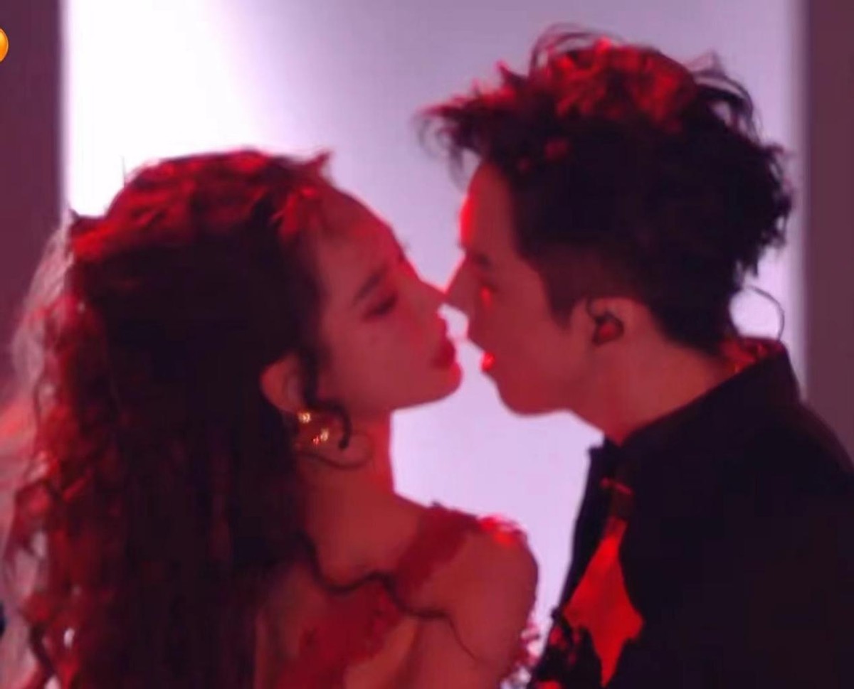 杨幂2015参加那个跨年晚会__孟子义杨幂