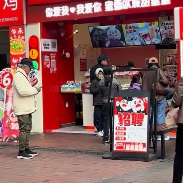 郭晶晶祖孙三代同框__郭晶晶的爷爷奶奶