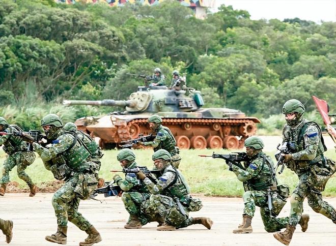 _舰对岸导弹_两岸舰艇发生对峙,所有舰艇摘除炮衣,台军方已下令,可采取措施