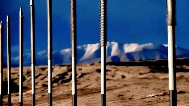 青藏铁路边的铁棒__青藏铁路两边铁棒干什么用的