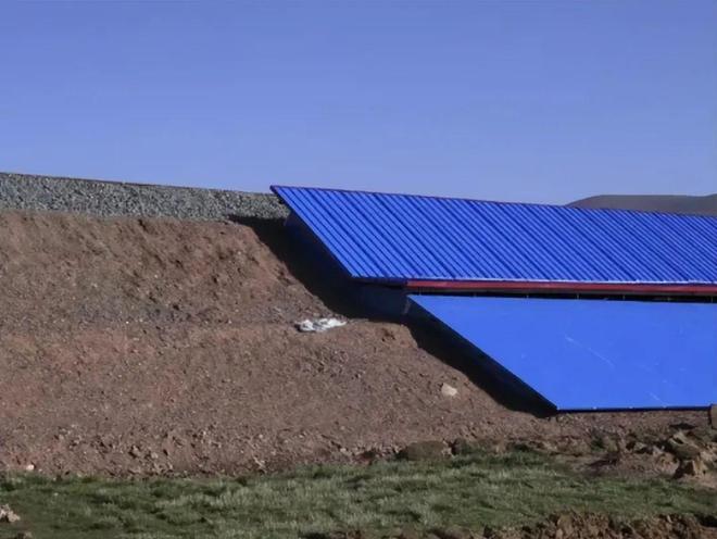 青藏铁路两边铁棒干什么用的_青藏铁路边的铁棒_