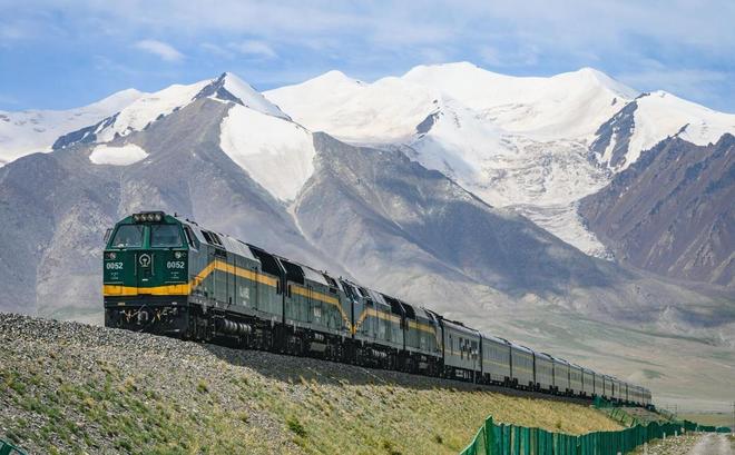 _青藏铁路两边铁棒干什么用的_青藏铁路边的铁棒