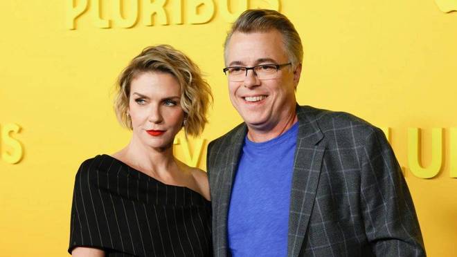 库克发了张疑似 AI 生图，把反 AI 神剧《同乐者》给背刺了__库克发了张疑似 AI 生图，把反 AI 神剧《同乐者》给背刺了