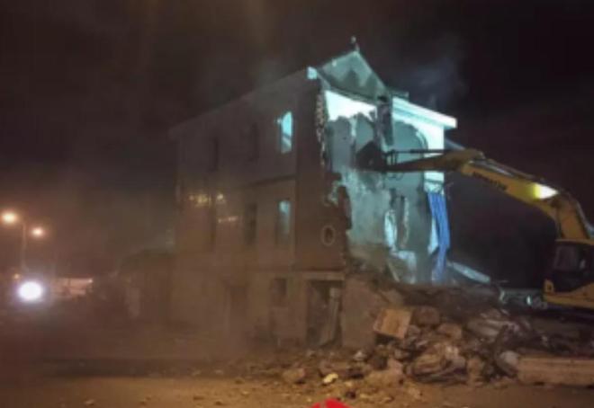 _“不给6套房加1个亿，不搬”，钉子户张新国坚守14年，终败给现实_“不给6套房加1个亿，不搬”，钉子户张新国坚守14年，终败给现实