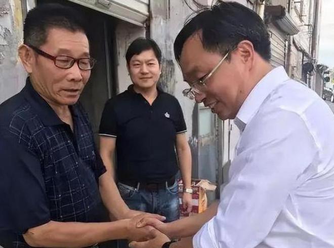 “不给6套房加1个亿，不搬”，钉子户张新国坚守14年，终败给现实_“不给6套房加1个亿，不搬”，钉子户张新国坚守14年，终败给现实_