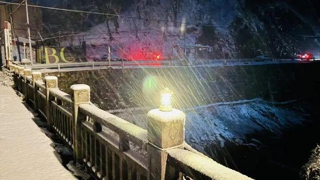 _2026年大杭州的第一场雪，如期而至！“美翻了”！_2026年大杭州的第一场雪，如期而至！“美翻了”！