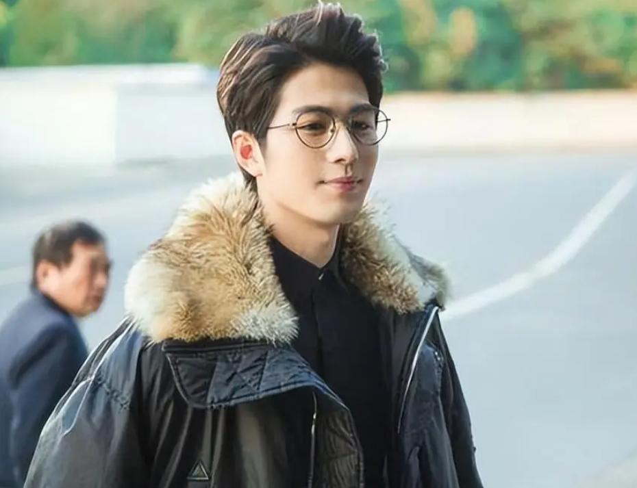 演员陈学冬：11部作品被下架，两年4次手术，今35岁生活无法自理__演员陈学冬：11部作品被下架，两年4次手术，今35岁生活无法自理