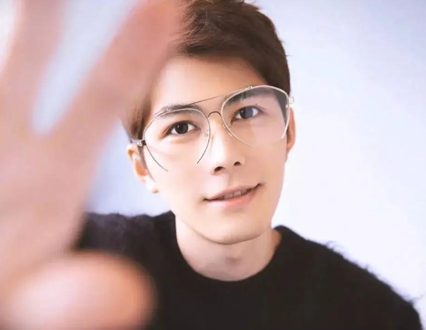 演员陈学冬：11部作品被下架，两年4次手术，今35岁生活无法自理__演员陈学冬：11部作品被下架，两年4次手术，今35岁生活无法自理