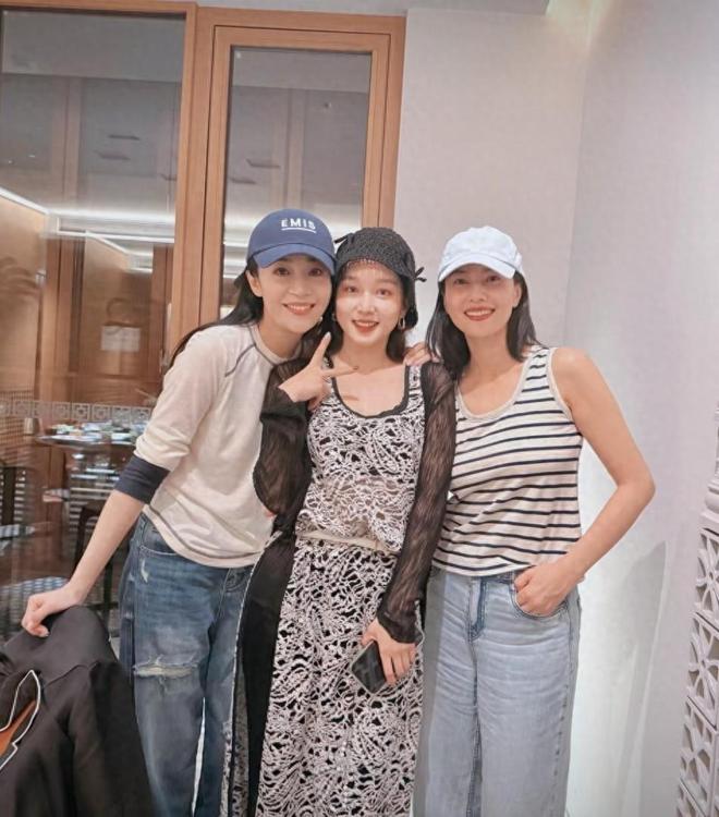 _绝美！马龙老婆和高圆圆同框竟没输！龙队疑送大束鲜花人比花娇_绝美！马龙老婆和高圆圆同框竟没输！龙队疑送大束鲜花人比花娇