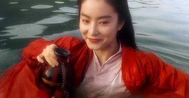 光涨年龄不涨演技！馒头脸，香肠唇，这些整容脸又来祸害央视剧了__光涨年龄不涨演技！馒头脸，香肠唇，这些整容脸又来祸害央视剧了