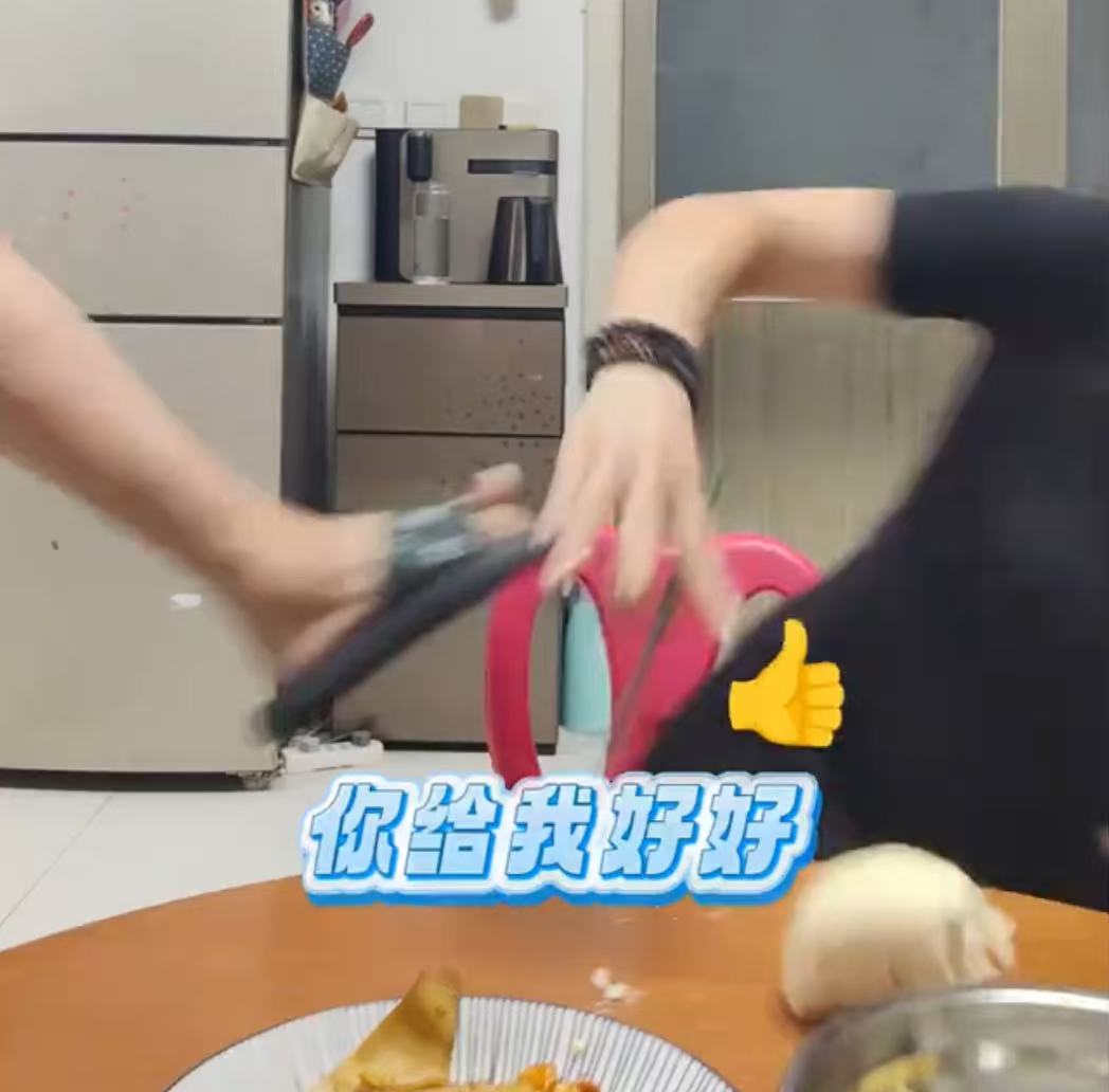 全网爆火“老公咱们家风扇坏了”挑战：病态优越，害惨多少女性_全网爆火“老公咱们家风扇坏了”挑战：病态优越，害惨多少女性_