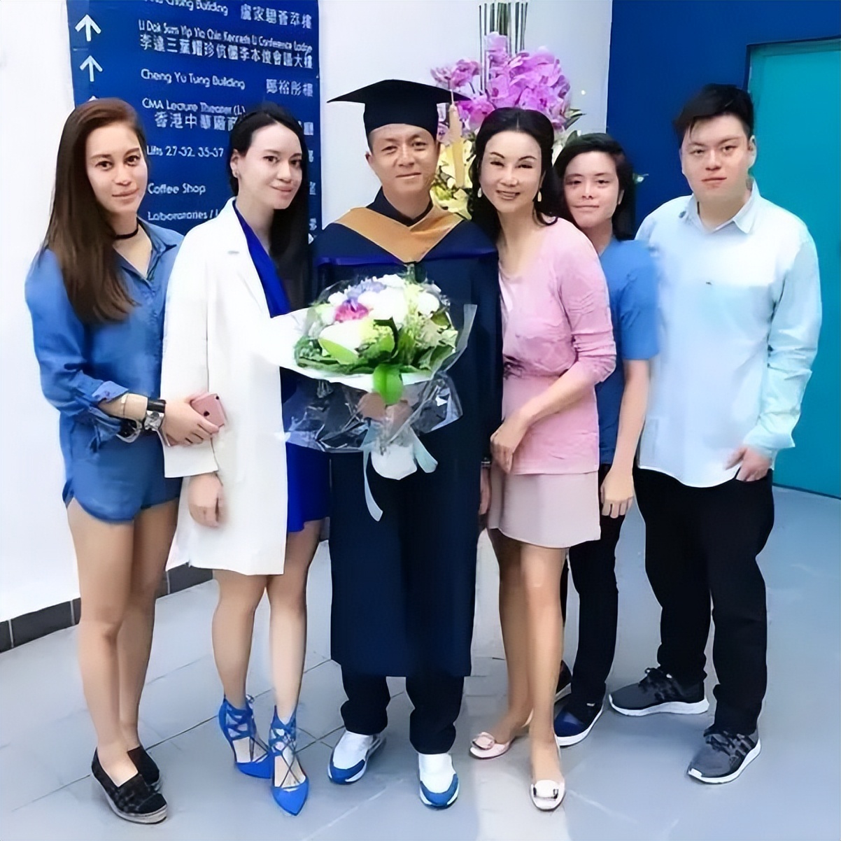 _王祖贤林建岳_王祖贤甩头发动图