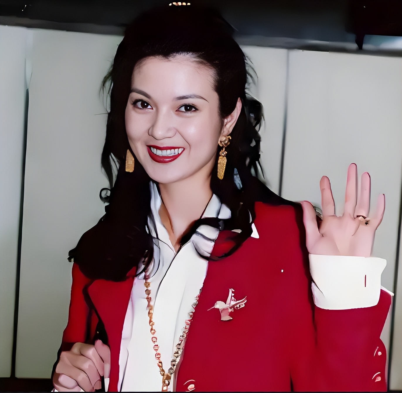 王祖贤甩头发动图__王祖贤林建岳