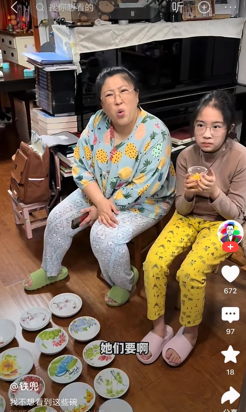 _39岁胡老师:家里堆积成山还不停买买买!网友:又乱又胖 太糟心_39岁胡老师:家里堆积成山还不停买买买!网友:又乱又胖 太糟心