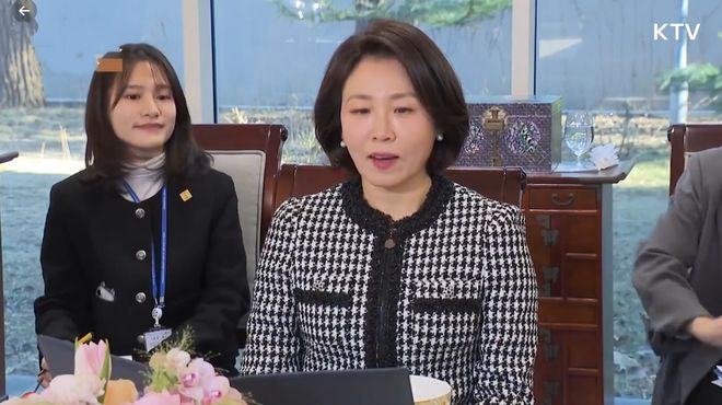 垂眉低目__垂首低眉是什么意思