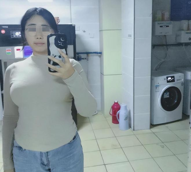 _“你比师母还敢穿!”女博士晒日常穿搭,被看穿:想擦边还不承认_“你比师母还敢穿!”女博士晒日常穿搭,被看穿:想擦边还不承认