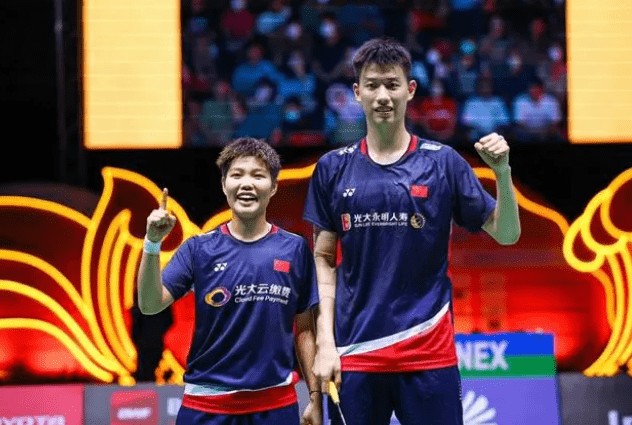 随着石宇奇2-1周天成 总决赛4强决出7席国羽3席日本2席 李诗沣出局__随着石宇奇2-1周天成 总决赛4强决出7席国羽3席日本2席 李诗沣出局