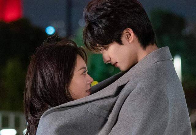 骄阳似我30集封神！男二的高光时刻让观众又爱又恨，你站哪边？__骄阳似我30集封神！男二的高光时刻让观众又爱又恨，你站哪边？