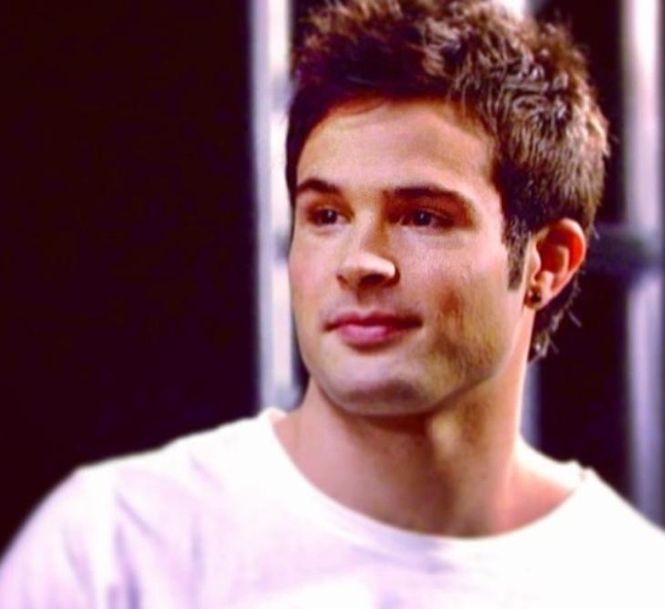 34岁男演员在家中去世!生前常年酗酒曾被送去戒酒,小儿子才1岁__34岁男演员在家中去世!生前常年酗酒曾被送去戒酒,小儿子才1岁