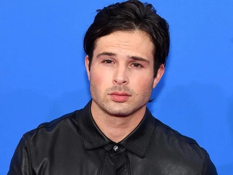 34岁男演员在家中去世!生前常年酗酒曾被送去戒酒,小儿子才1岁__34岁男演员在家中去世!生前常年酗酒曾被送去戒酒,小儿子才1岁