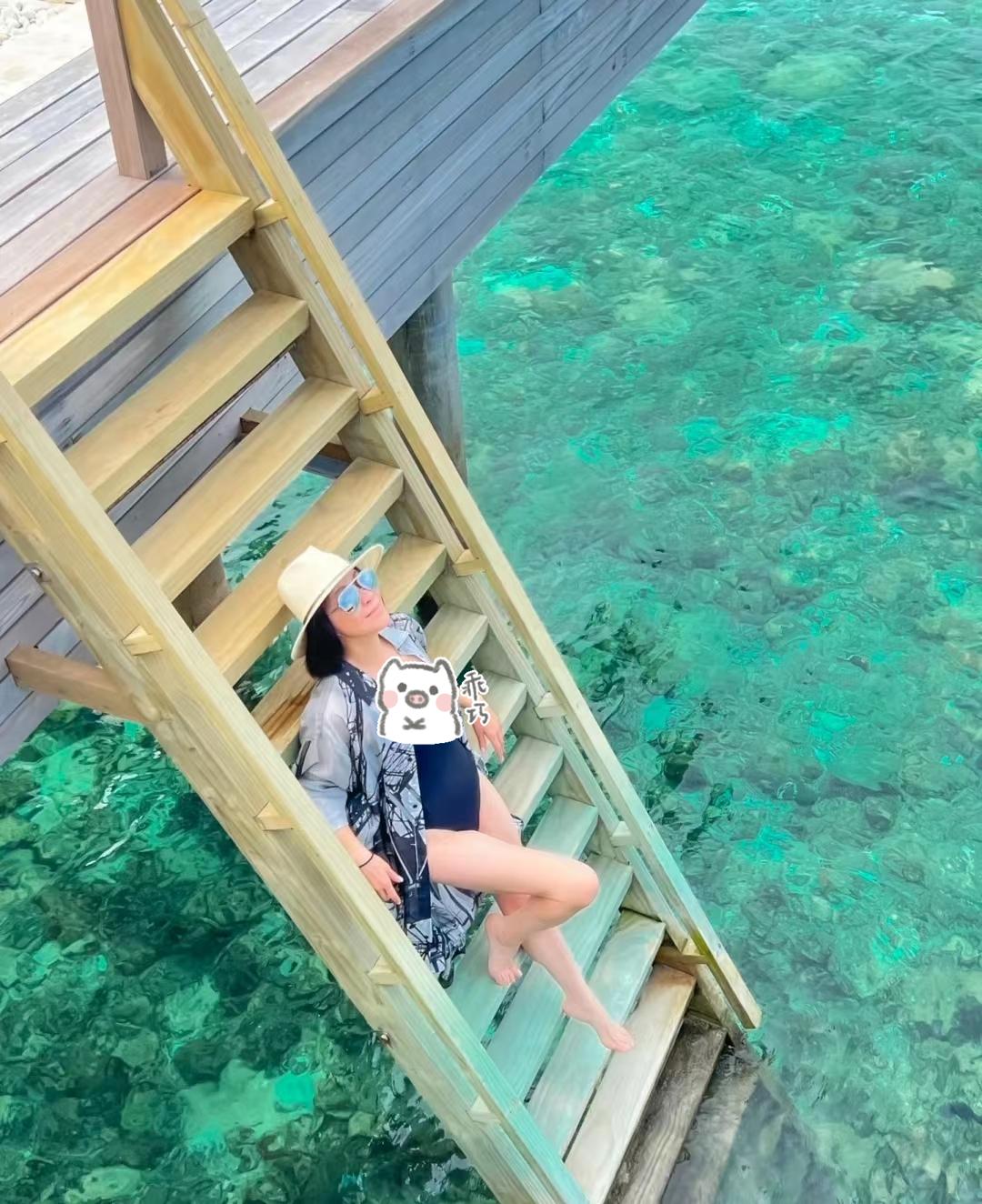 刘嘉玲海边照_刘嘉玲晒浮潜照_