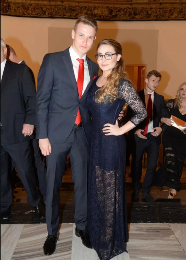 任重张俪大方承认结婚__张一山官宣女友