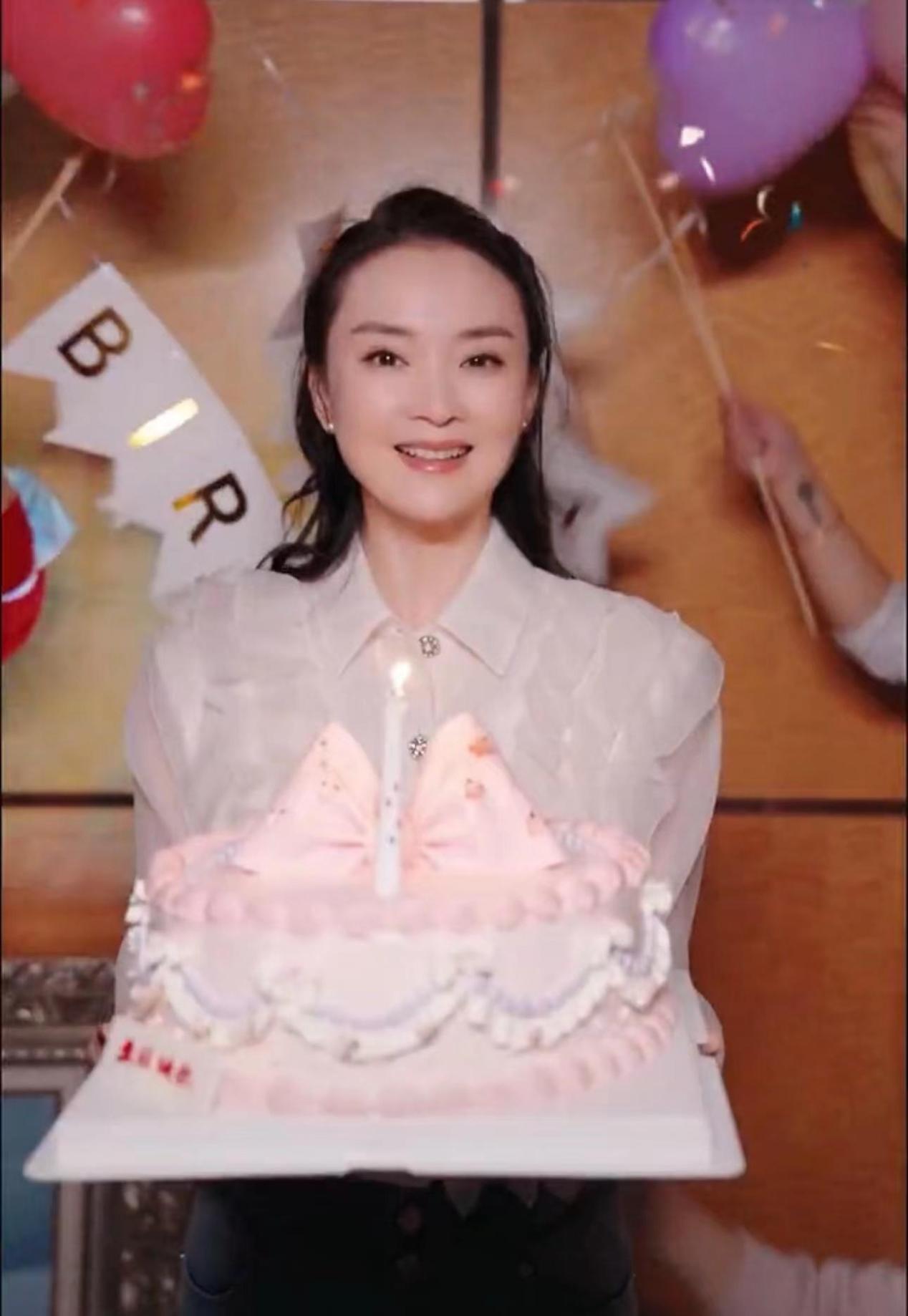 _49岁王艳晒照庆生!状态轻松不受风波影响,富豪老公不在身边_49岁王艳晒照庆生!状态轻松不受风波影响,富豪老公不在身边