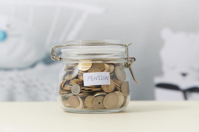 人社部部长表态，2026年养老金有望继续涨，事退能涨100元吗？__人社部部长表态，2026年养老金有望继续涨，事退能涨100元吗？